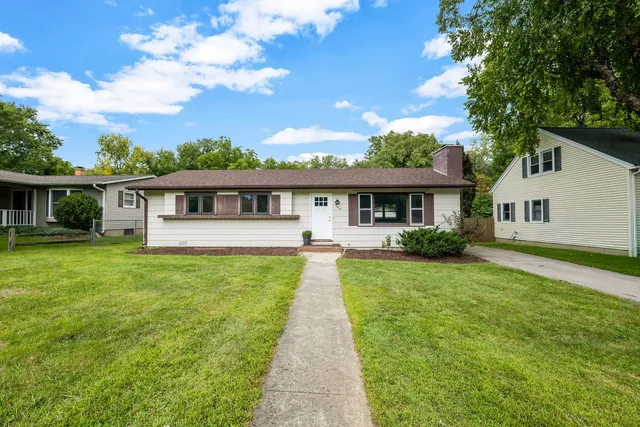 $2,500 | 360 Poplar Street, Crystal Lake, IL 60014