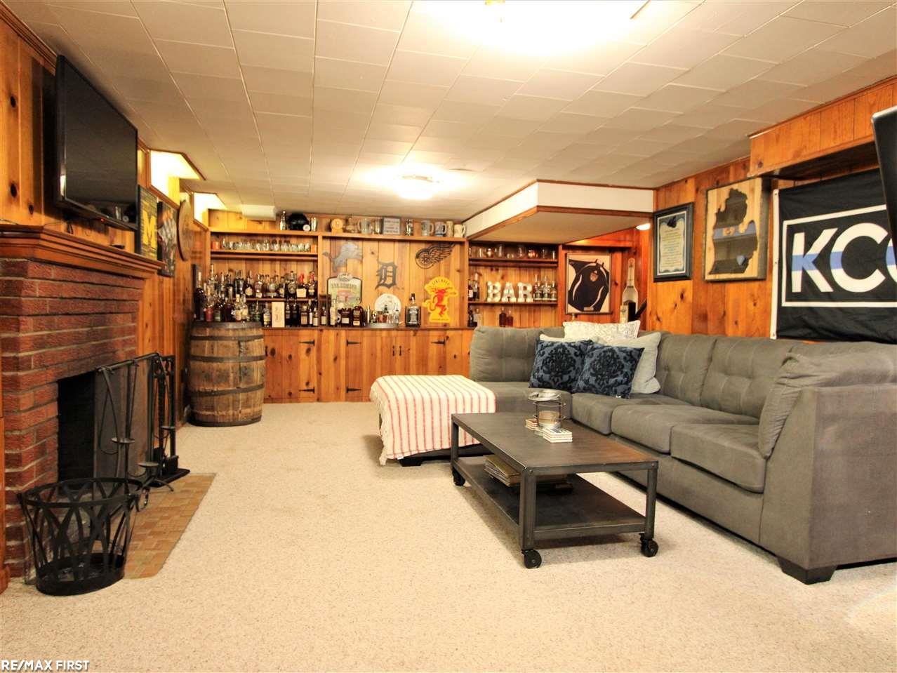 1661 Newcastle Road Grosse Pointe Woods, MI 48236 - Photo 26 of 35