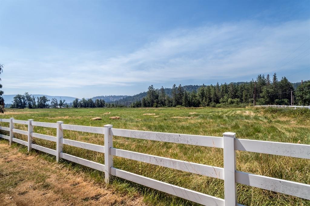 1910 White School House Road Cave Junction, OR 97523 - Photo 19 of 25 a view of a yard with wooden fence