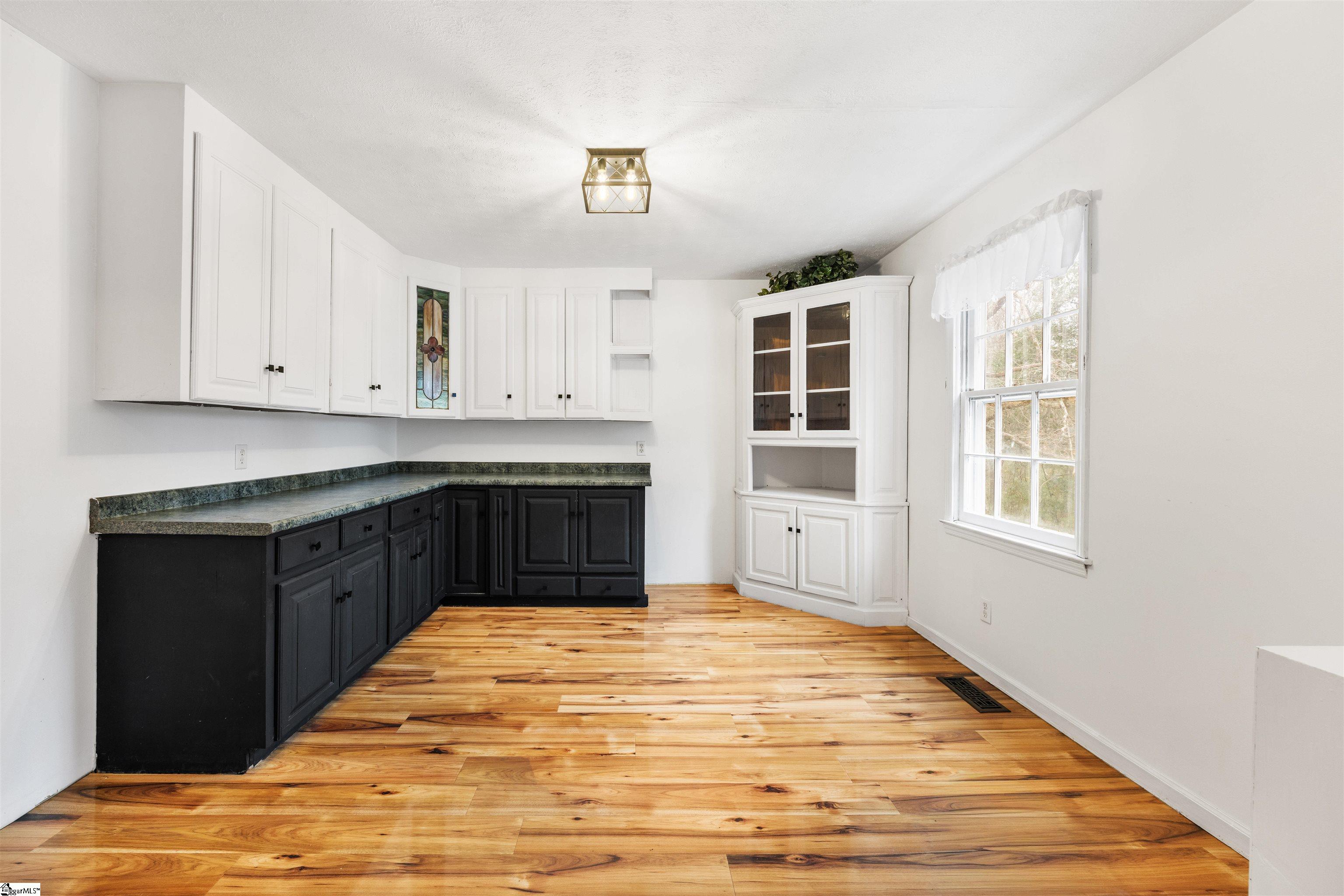 1016 Lee Vaughn Road Simpsonville, SC 29681 - Photo 24 of 41 Gallery Image 24