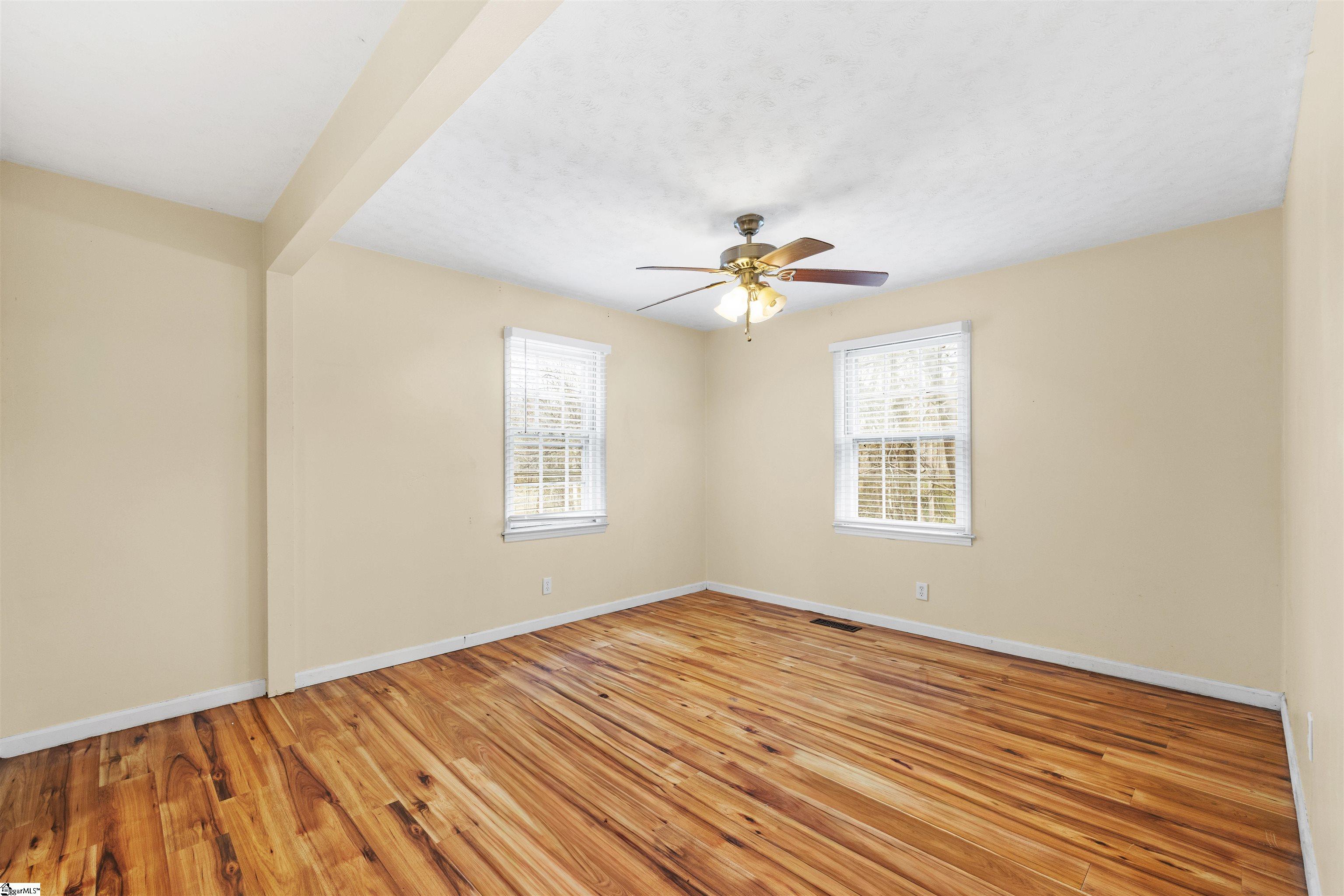 1016 Lee Vaughn Road Simpsonville, SC 29681 - Photo 37 of 41 Gallery Image 37