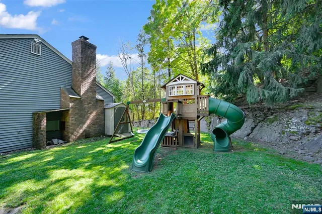 a view of a house with a backyard