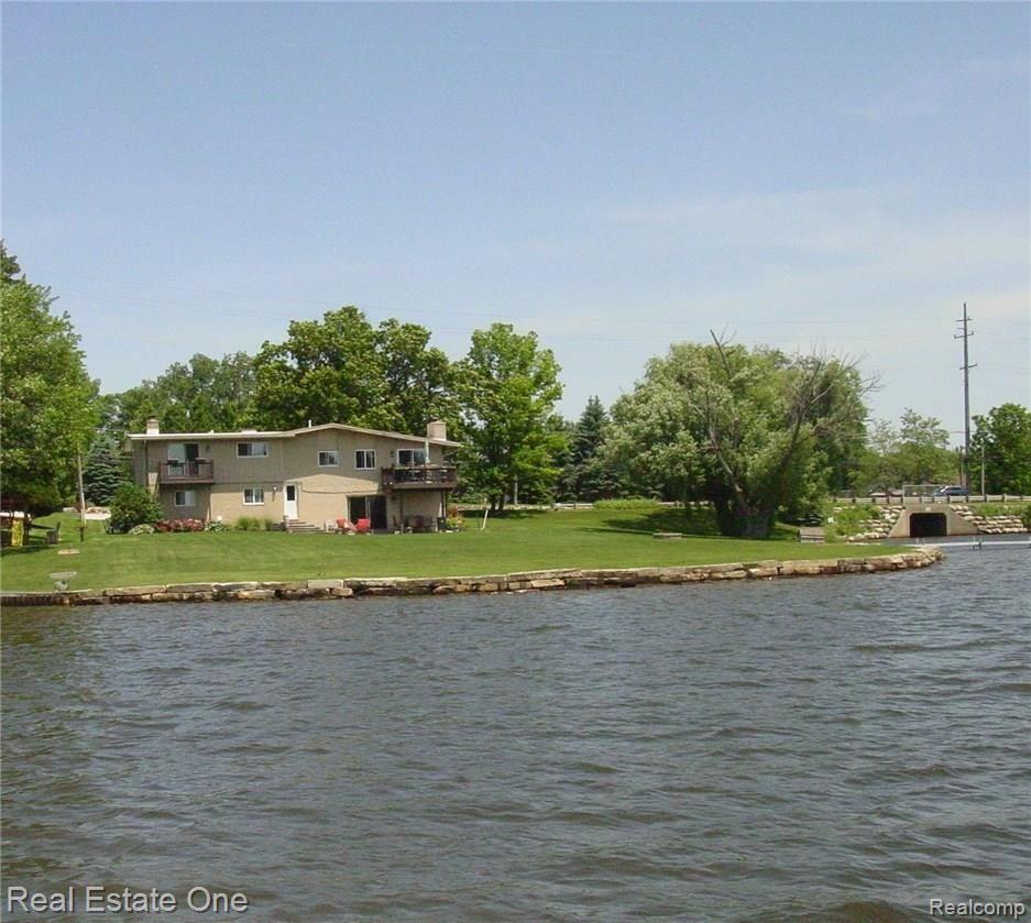 3875 East Commerce Road Commerce Township, MI 48382 - Photo 28 of 29 large useable yard