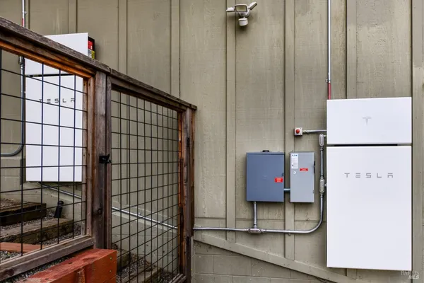 $2,400,000 | 1590 Sylvaner Avenue, St. Helena, CA 94574