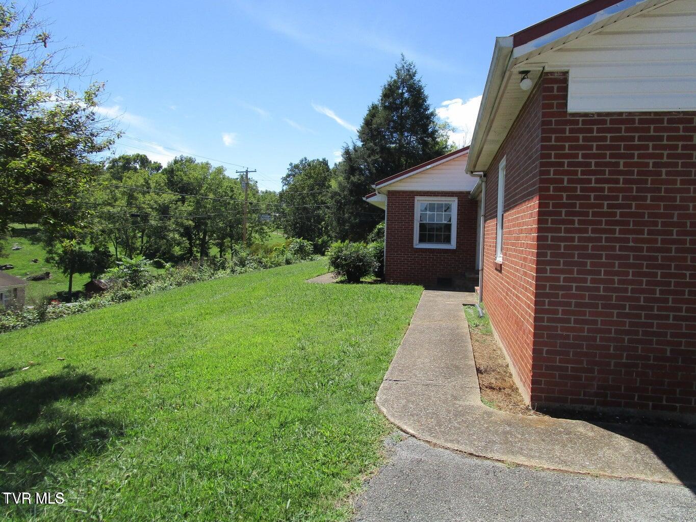 1142 Jackson Hollow Road Kingsport, TN 37663 - Photo 3 of 51 3