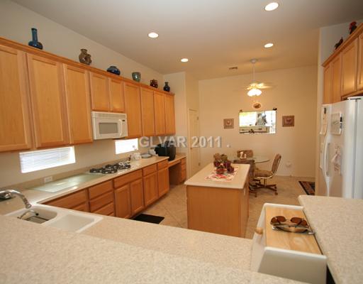 480 Edgefield Ridge Place Henderson, NV 89012 - Photo 4 of 10 Kitchen.