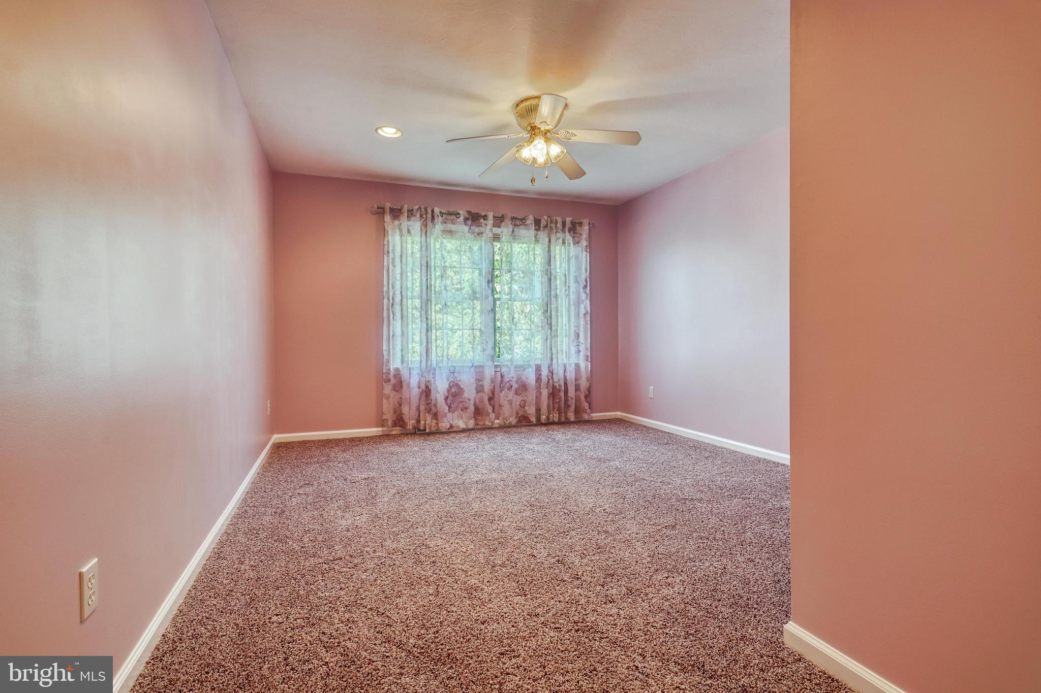 210 Ridgefield Drive York, PA 17403 - Photo 38 of 71 Gallery Image 38