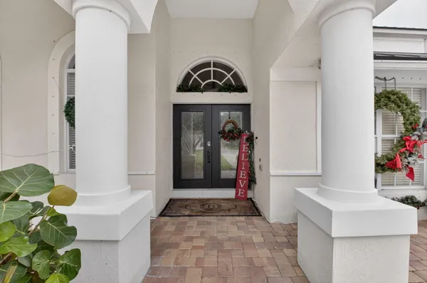 a hallway with a entryway