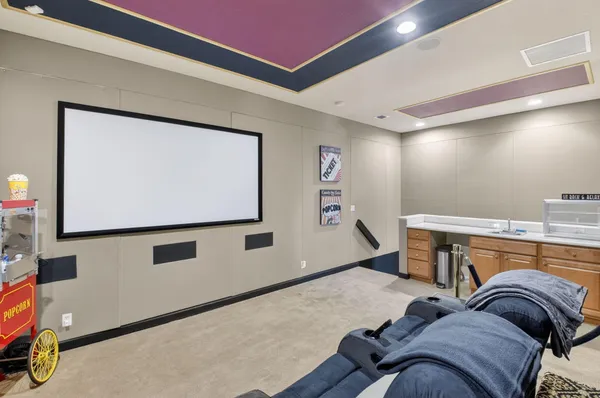 a view of livingroom with furniture