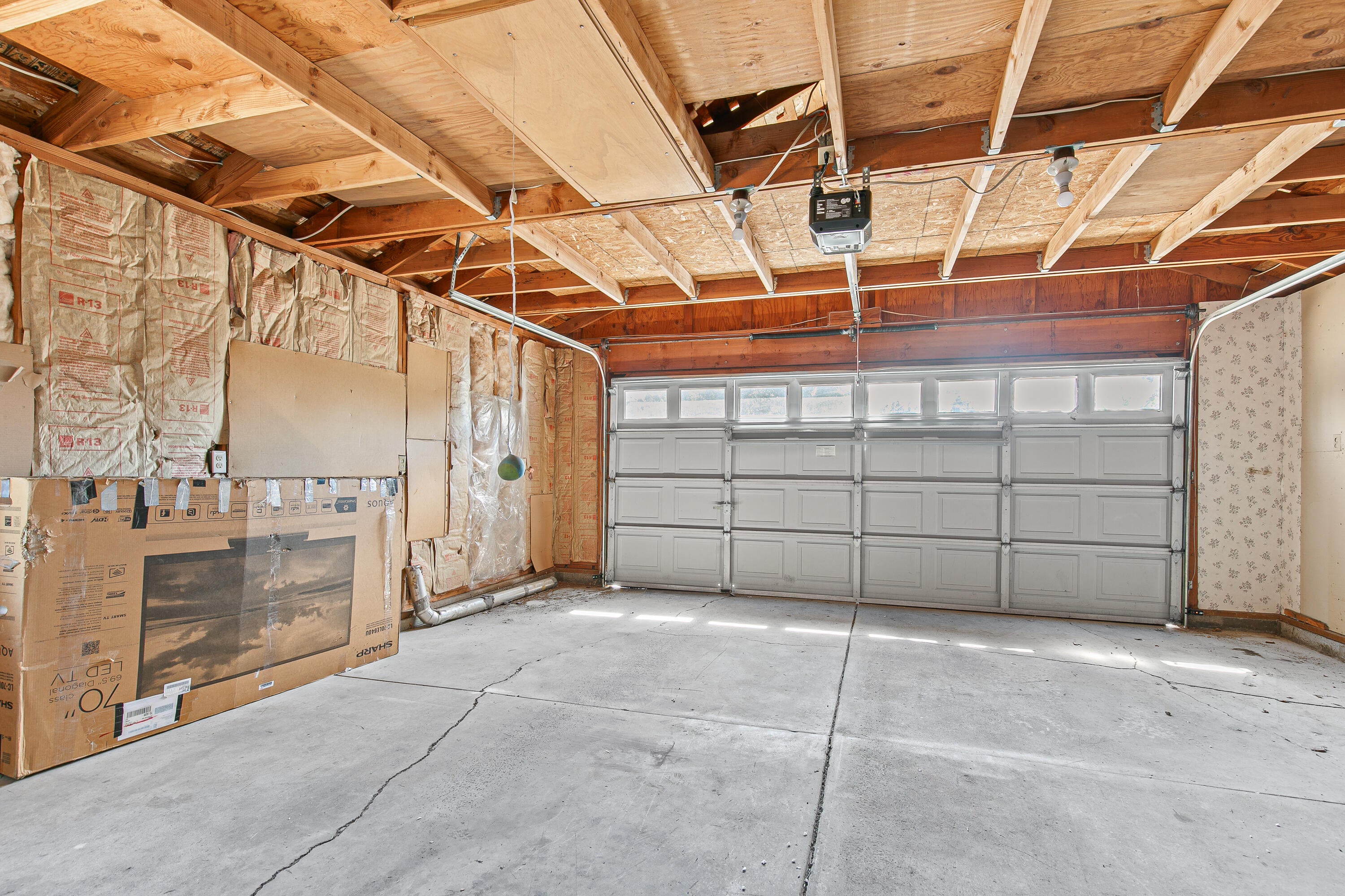 2931 Aldersgate Road Medford, OR 97504 - Photo 31 of 39 30 - Garage
