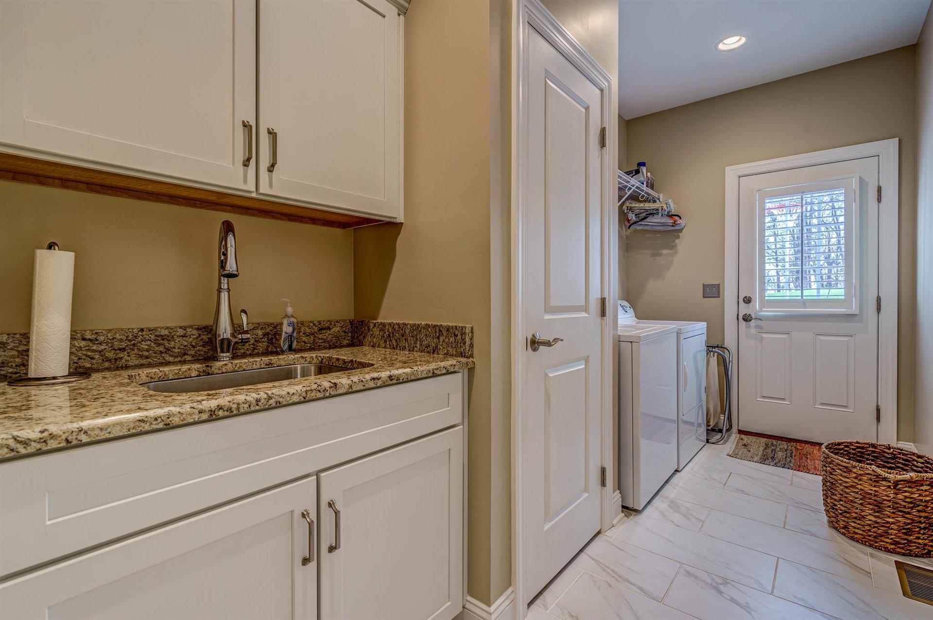 6989 Fairway Ridge Road Salem, VA 24153 - Photo 29 of 51 a bathroom with a sink and a mirror