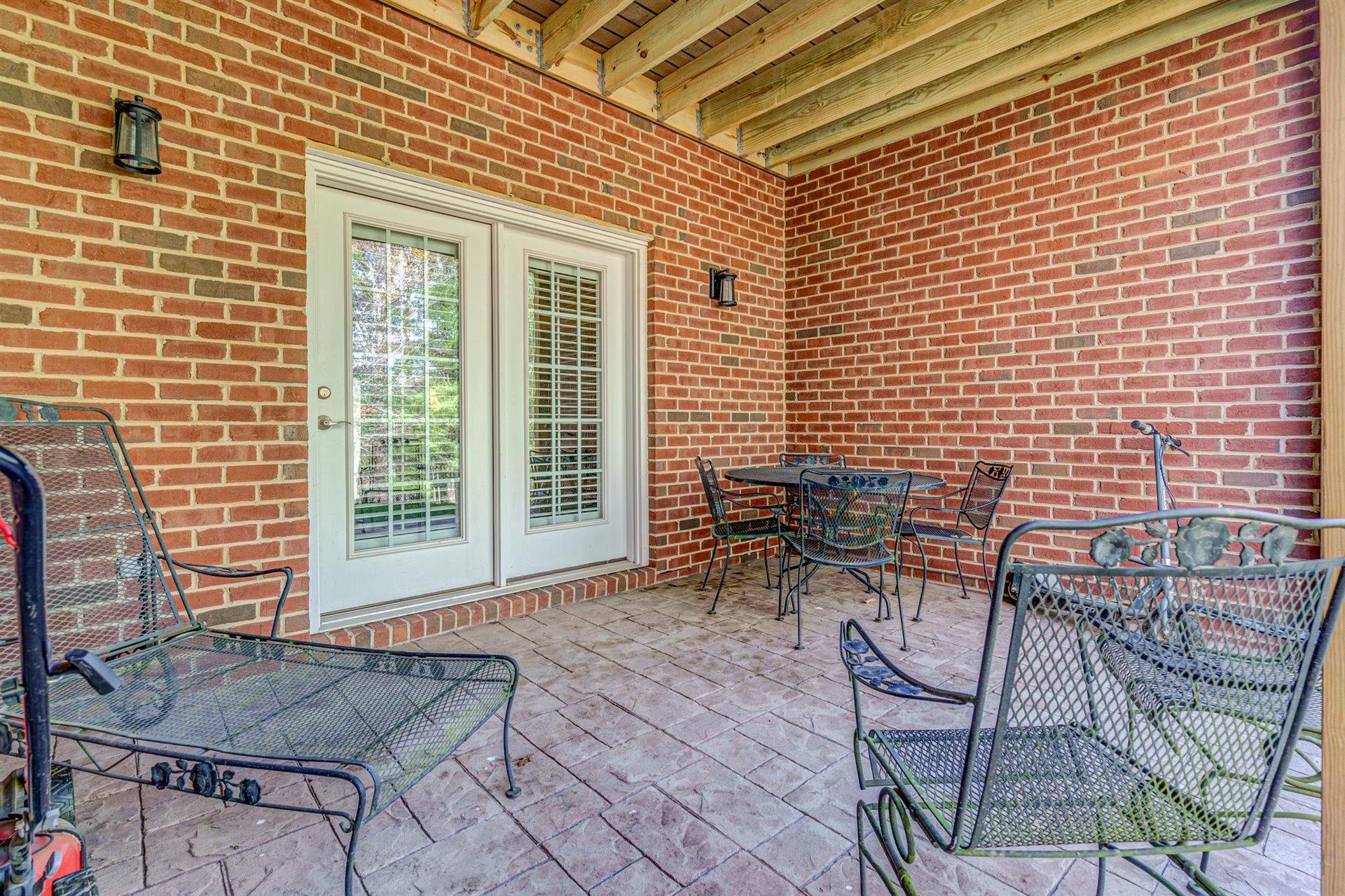 6989 Fairway Ridge Road Salem, VA 24153 - Photo 48 of 51 a patio with table and chairs and potted plants