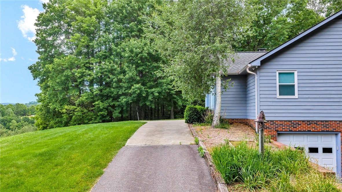 1142 Hartzog Ford Road West Jefferson, NC 28694 - Photo 6 of 47
