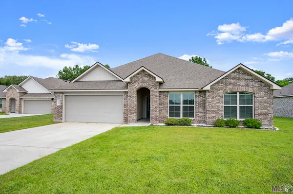 $2,200 | 12729 Fowler Drive, Denham Springs, LA 70706