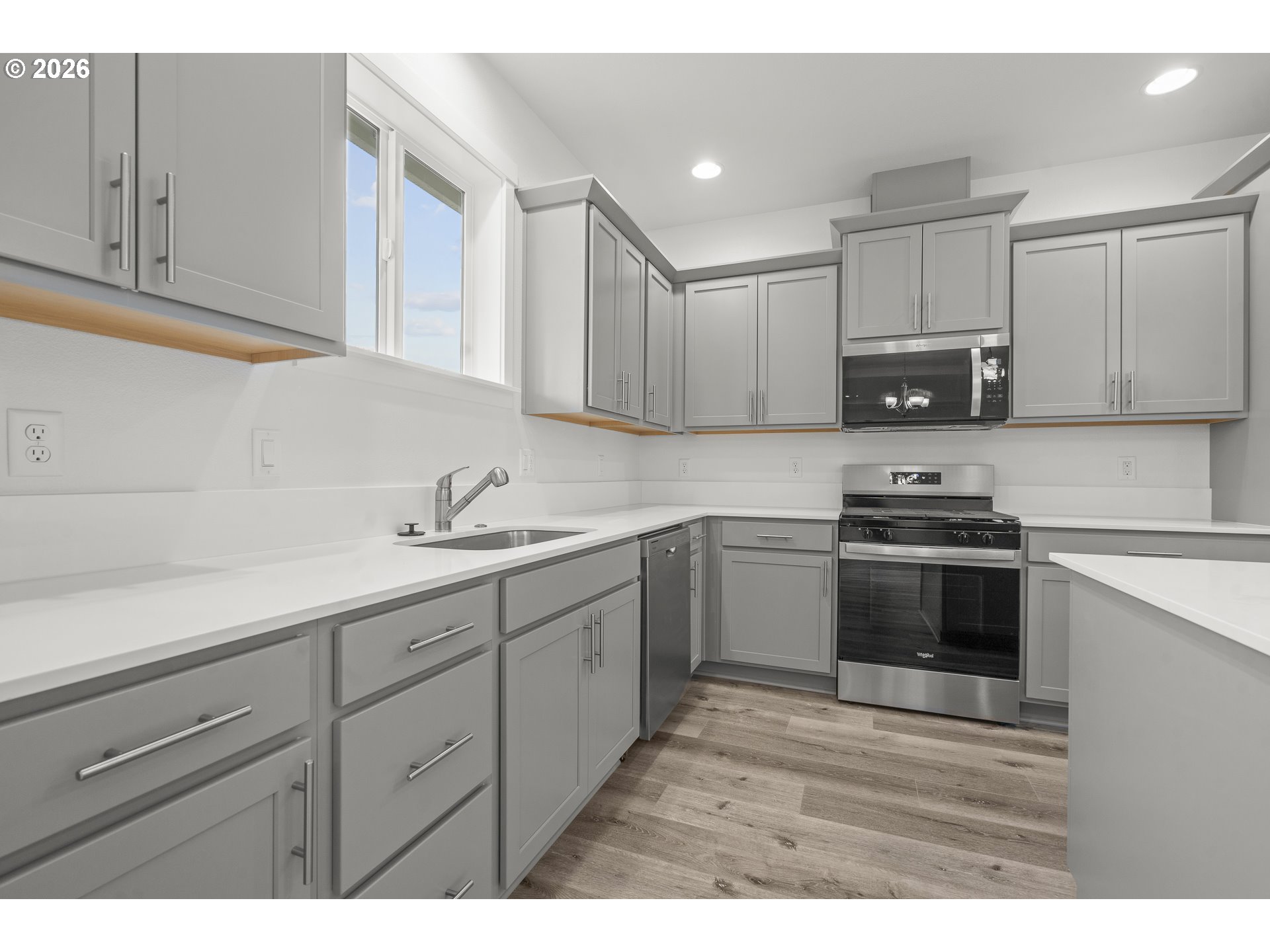673 Parker Loop Silverton, OR 97381 - Photo 16 of 37 a kitchen with sink a microwave and cabinets