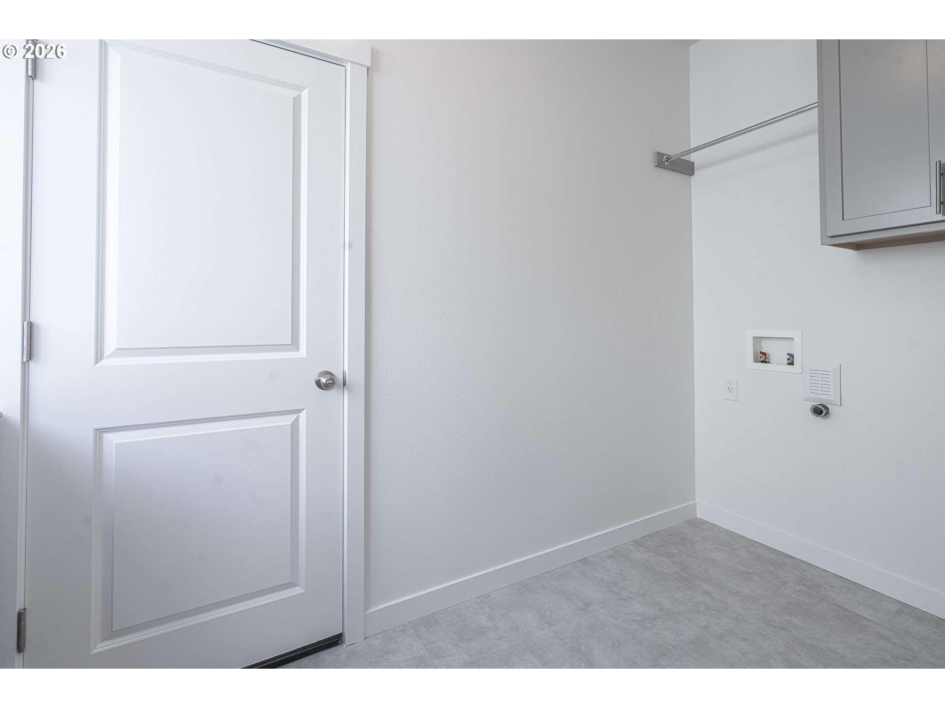 673 Parker Loop Silverton, OR 97381 - Photo 22 of 37 a view of an empty room