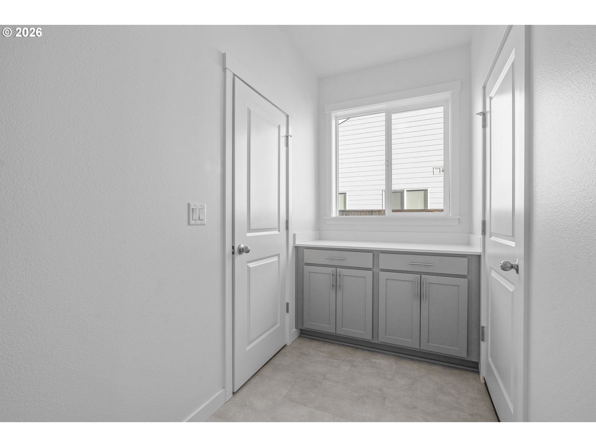 673 Parker Loop Silverton, OR 97381 - Photo 23 of 37 a bathroom with a sink and a mirror
