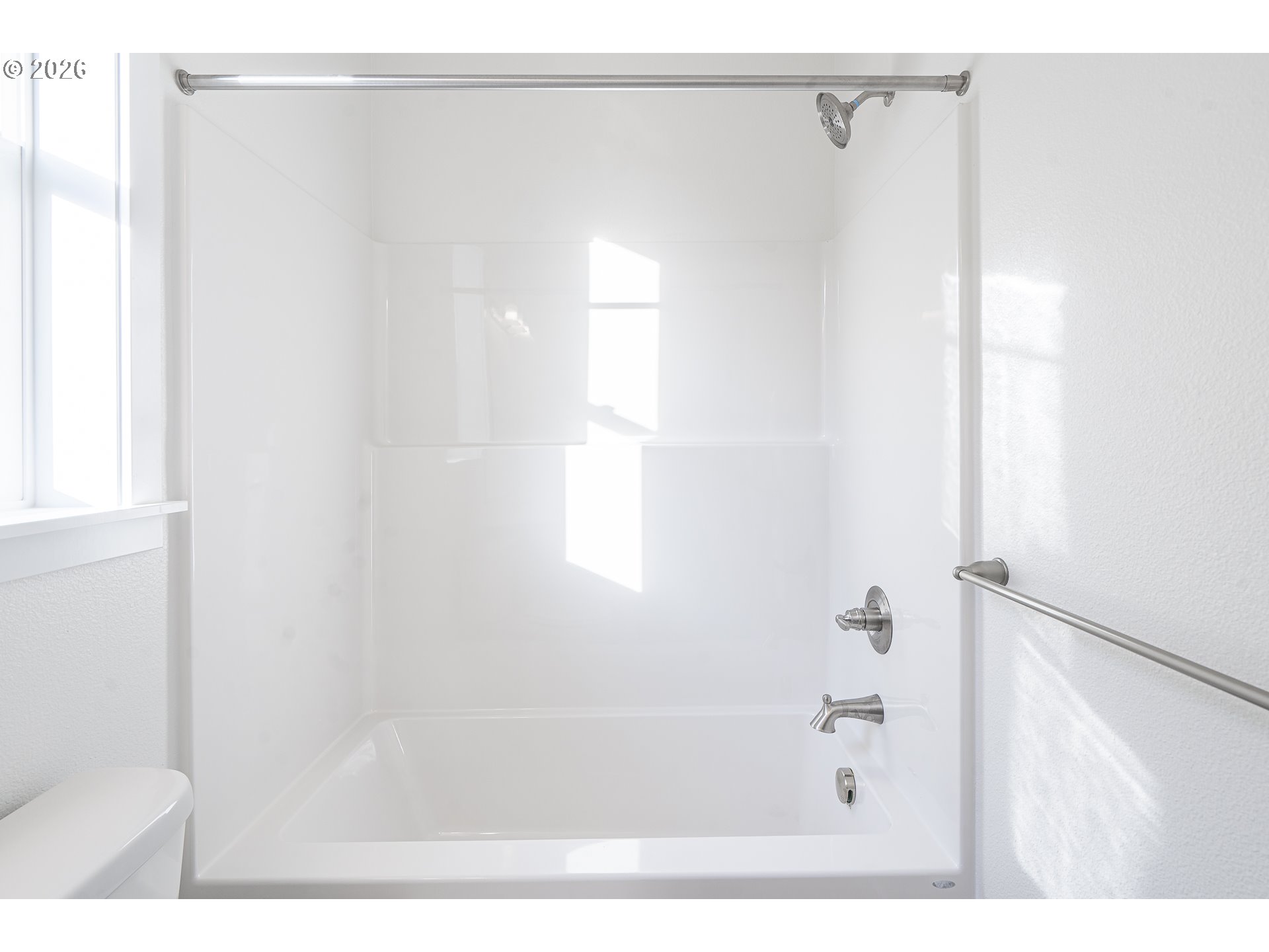 673 Parker Loop Silverton, OR 97381 - Photo 29 of 37 a bathroom with a bathtub and a shower