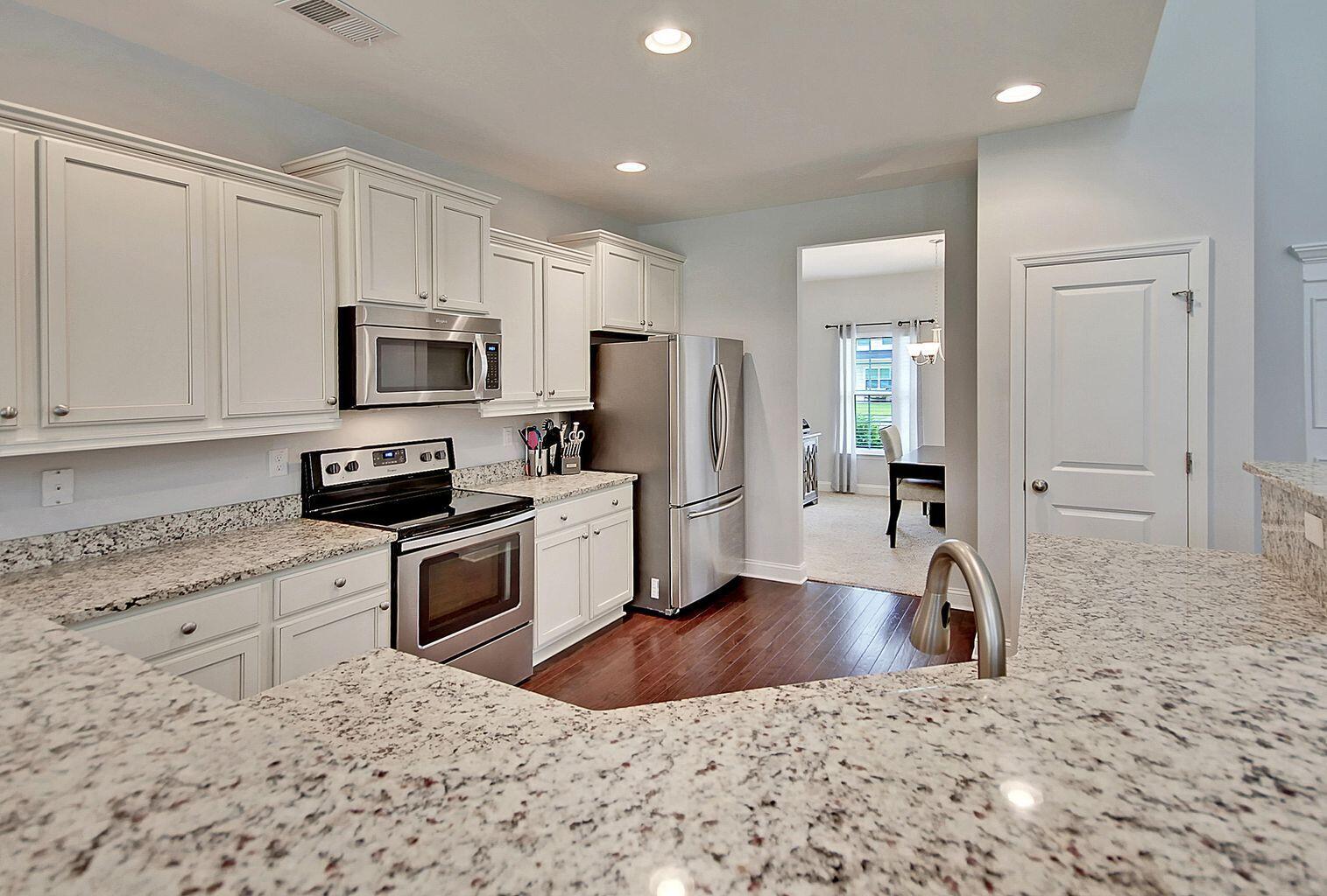 228 Alpine Road Summerville, SC 29485 - Photo 3 of 34 228 Alpine Drive!