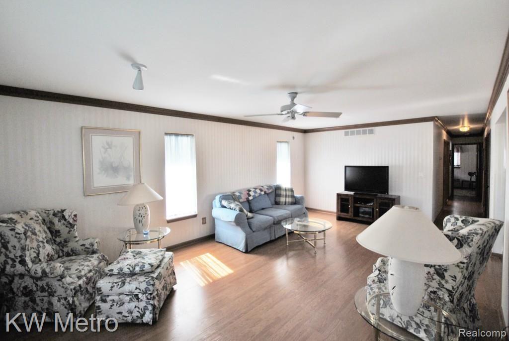 1609 Cambridge Road Berkley, MI 48072 - Photo 7 of 27