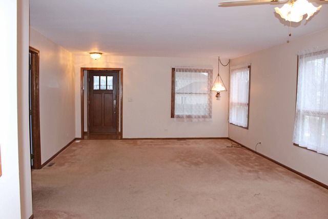 1172 Cactus Trail Carol Stream, IL 60188 - Photo 5 of 19