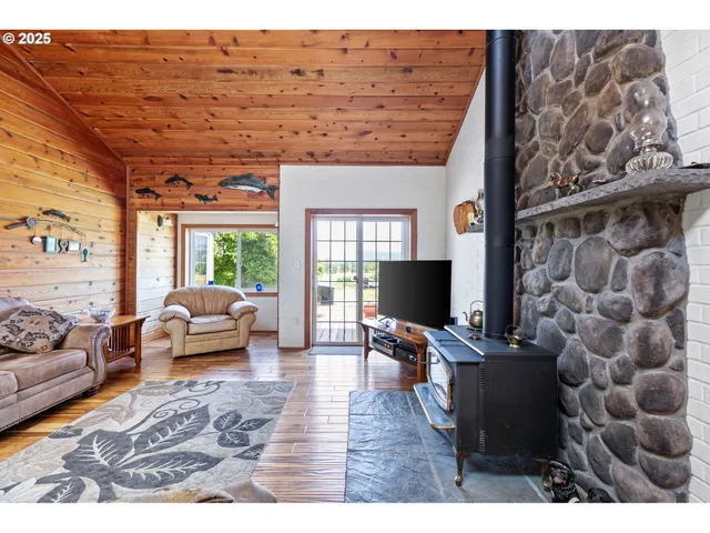 $1,145,000 | 36189 Highway 58, Pleasant Hill, OR 97455