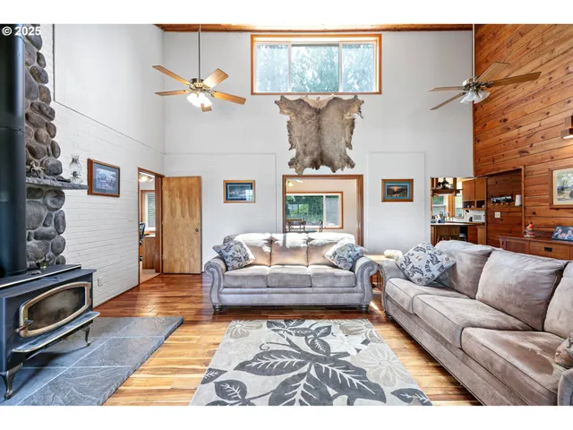 $1,145,000 | 36189 Highway 58, Pleasant Hill, OR 97455