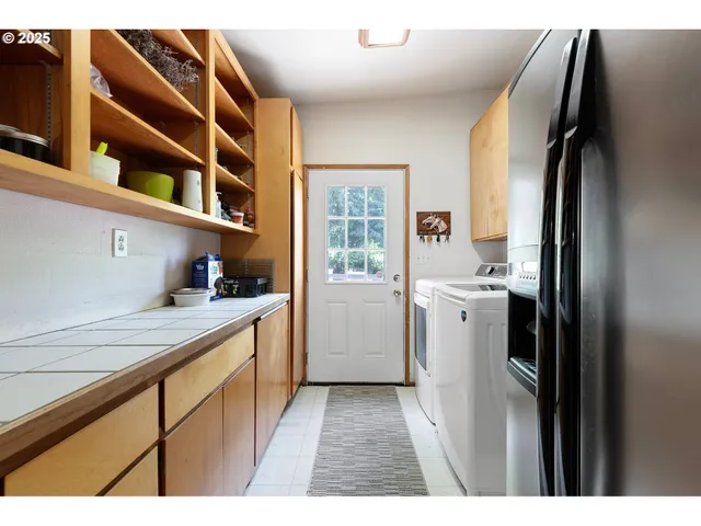 $1,145,000 | 36189 Highway 58, Pleasant Hill, OR 97455