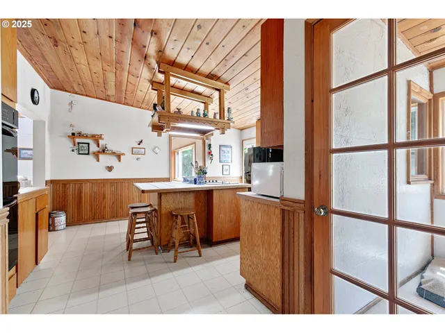 $1,145,000 | 36189 Highway 58, Pleasant Hill, OR 97455