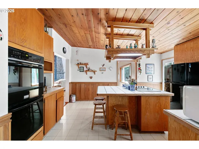 $1,145,000 | 36189 Highway 58, Pleasant Hill, OR 97455