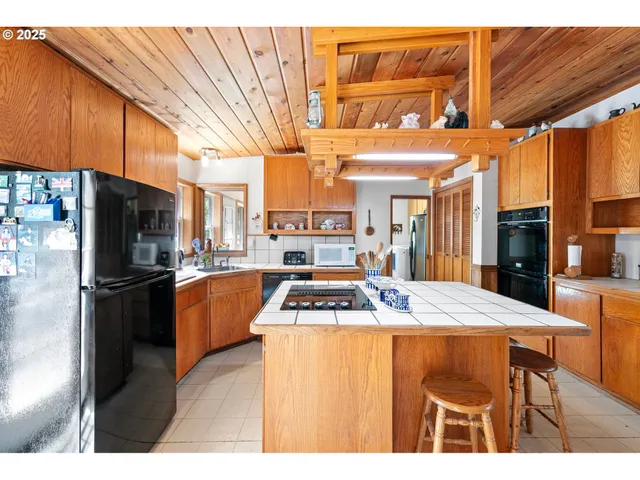 $1,145,000 | 36189 Highway 58, Pleasant Hill, OR 97455