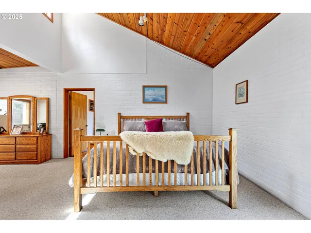 $1,145,000 | 36189 Highway 58, Pleasant Hill, OR 97455