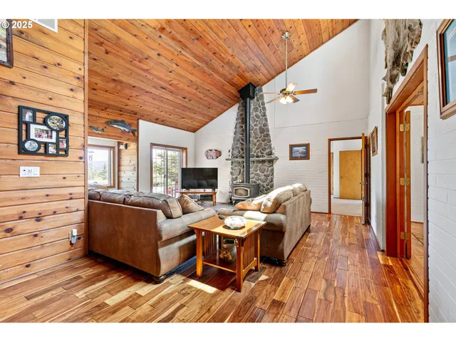 $1,145,000 | 36189 Highway 58, Pleasant Hill, OR 97455