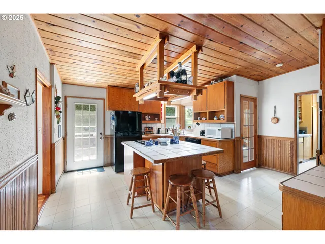 $1,145,000 | 36189 Highway 58, Pleasant Hill, OR 97455