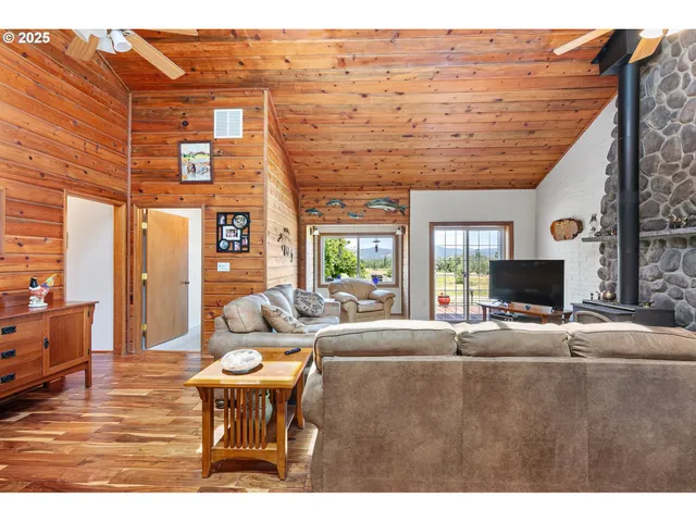 $1,145,000 | 36189 Highway 58, Pleasant Hill, OR 97455