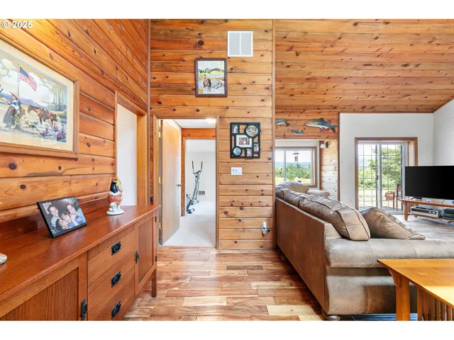 $1,145,000 | 36189 Highway 58, Pleasant Hill, OR 97455