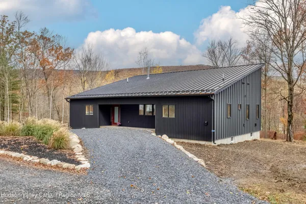 $920,000 | 513 Myrtle Avenue, Wallkill, NY 12589