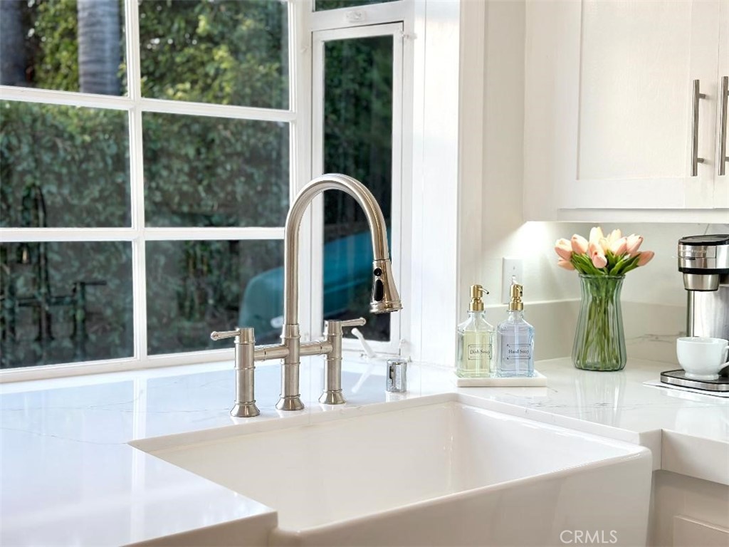 26261 Veva Way Calabasas, CA 91302 - Photo 22 of 59