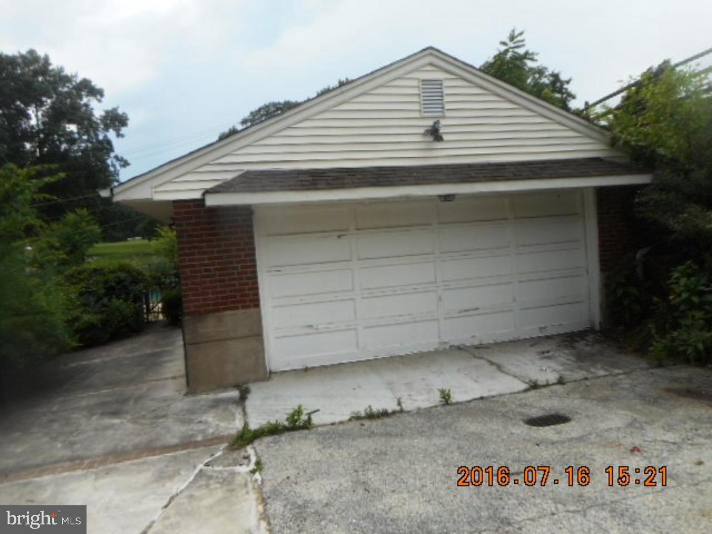 310 Northcroft Road Springfield, PA 19064 - Photo 3 of 20 Garage