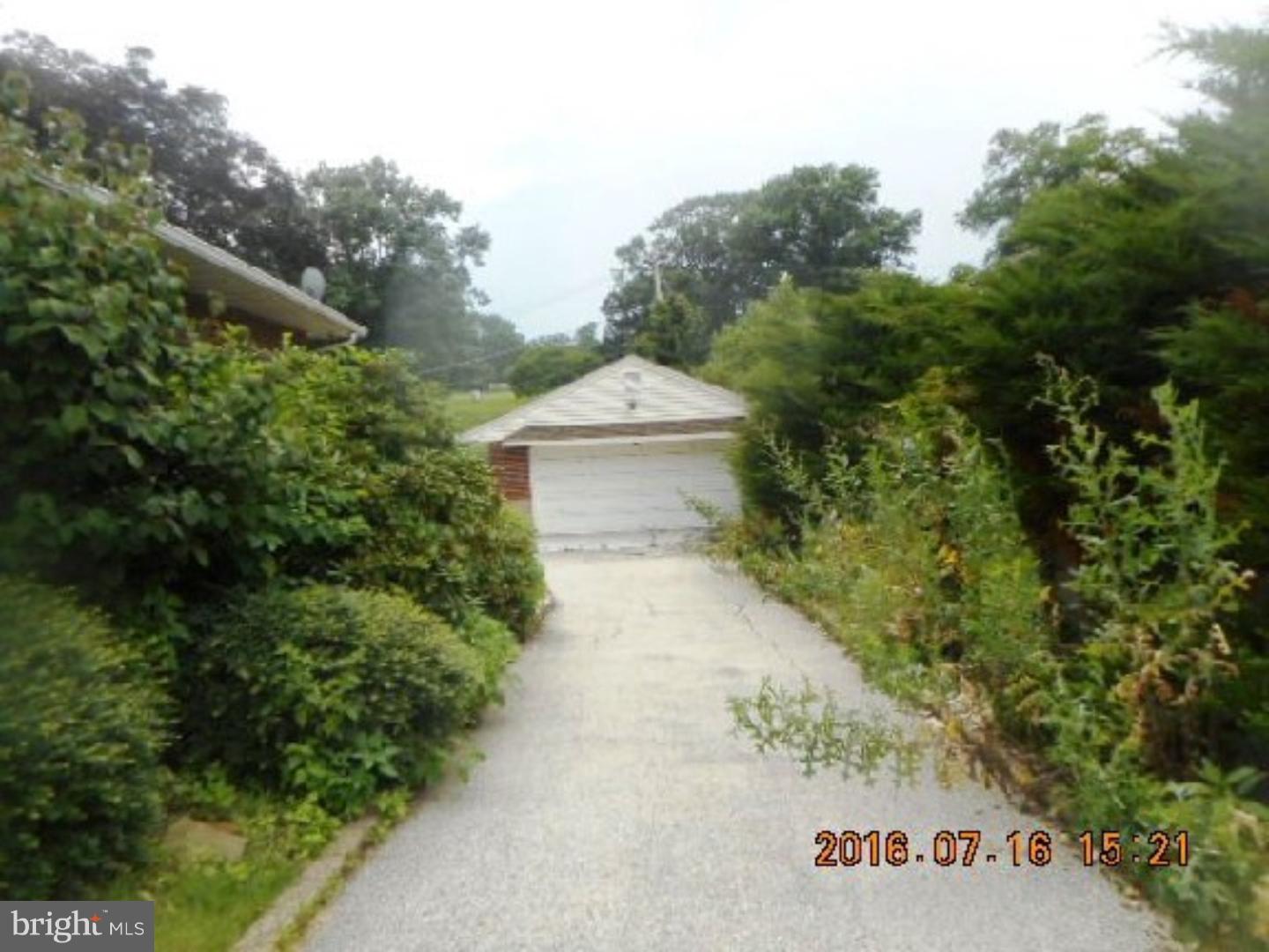 310 Northcroft Road Springfield, PA 19064 - Photo 4 of 20 Driveway