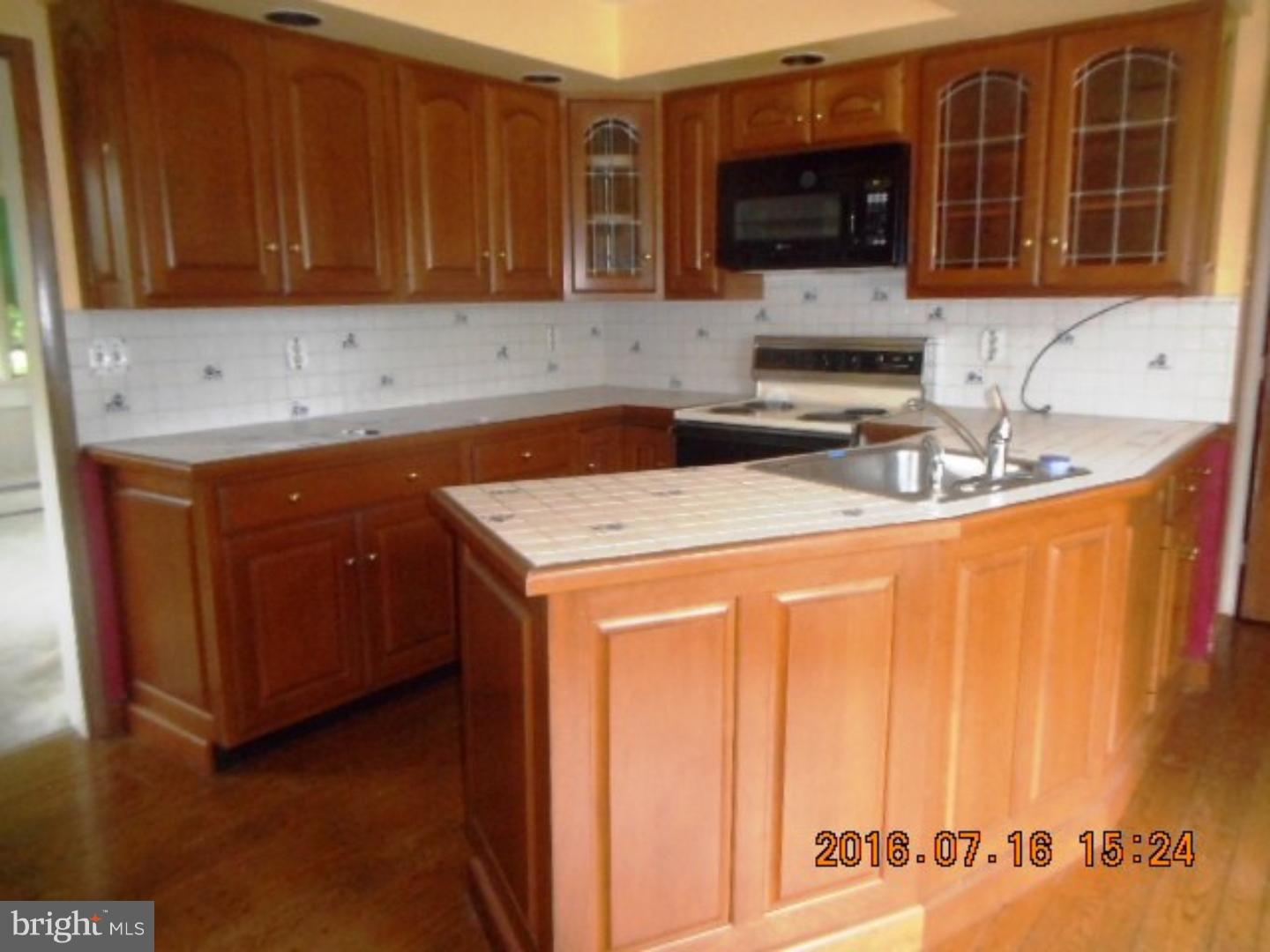 310 Northcroft Road Springfield, PA 19064 - Photo 7 of 20 Kitchen