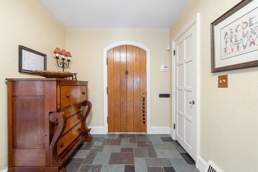 128 Colony Road Longmeadow, MA 01106 - Photo 16 of 39 Gallery Image 16