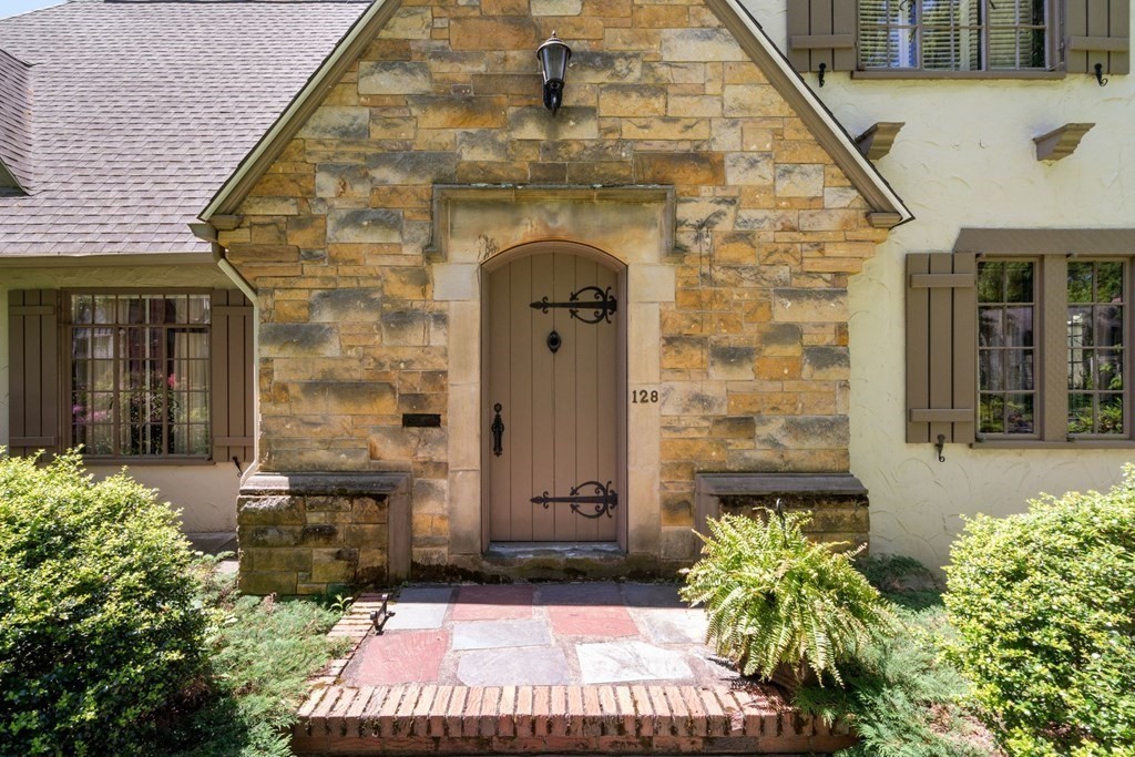 128 Colony Road Longmeadow, MA 01106 - Photo 2 of 39 Gallery Image 2