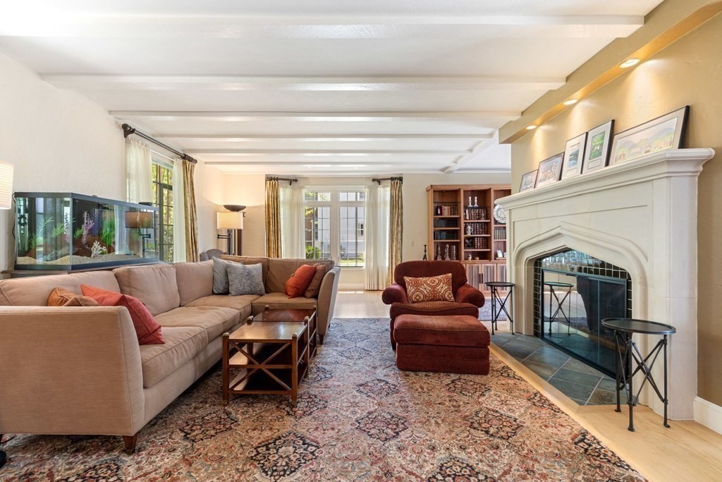 128 Colony Road Longmeadow, MA 01106 - Photo 4 of 39 Gallery Image 4