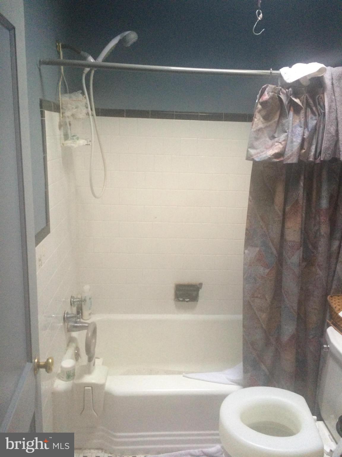 2716 North Rosedale Street Baltimore, MD 21216 - Photo 6 of 7 Bath