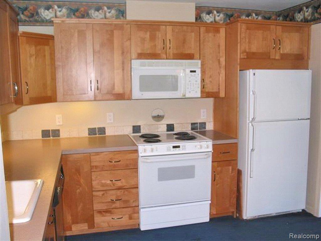 18301 West Thirteen Mile Road, Unit 3 Southfield, MI 48076 - Photo 15 of 23 Kitchen