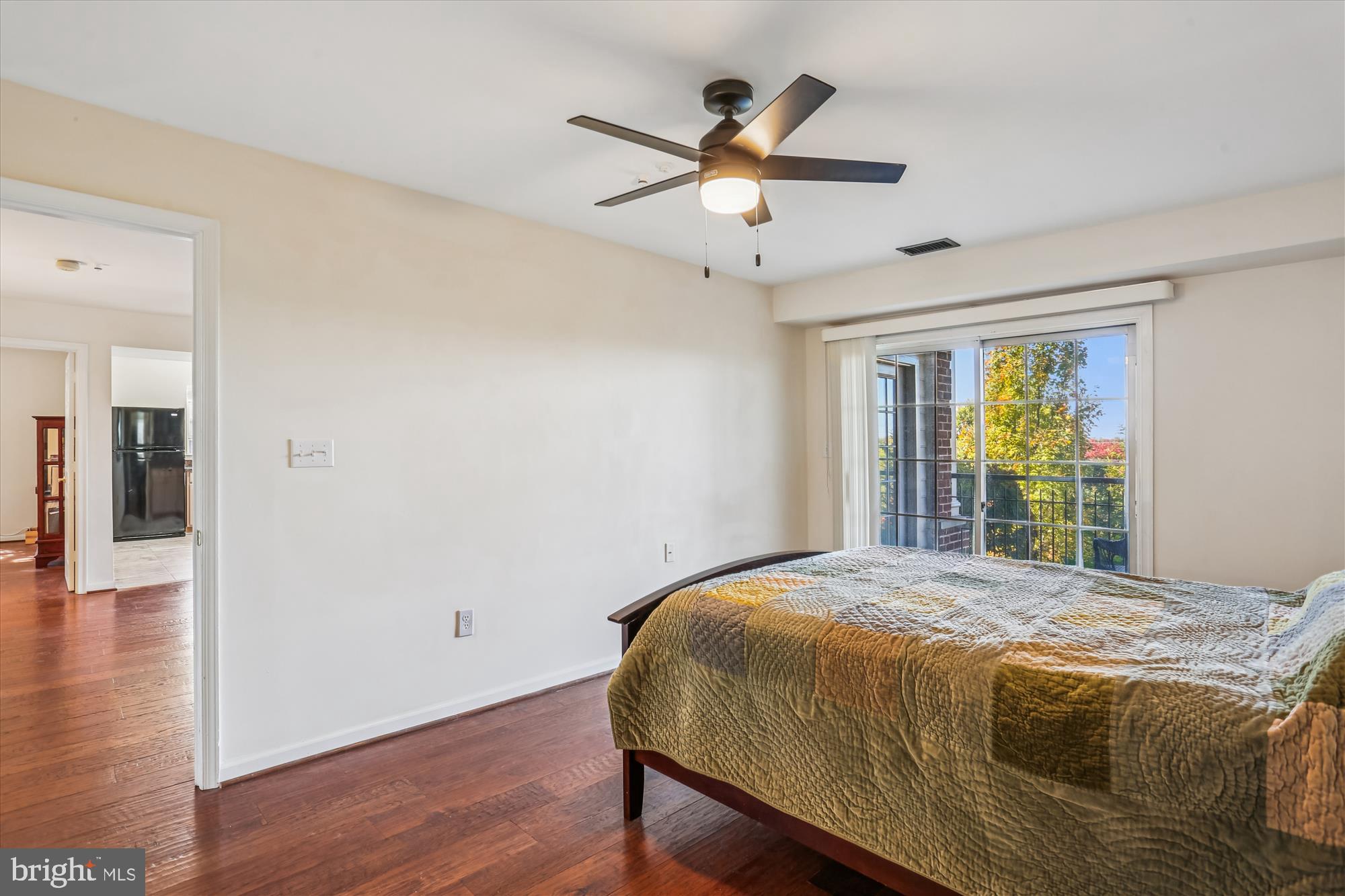 302 Ridgepoint Place, Unit 16 Gaithersburg, MD 20878 - Photo 15 of 40 a bedroom with a large bed and a window