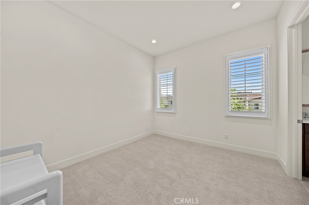 52 Eider Run Irvine, CA 92618 - Photo 46 of 46 an empty room with windows