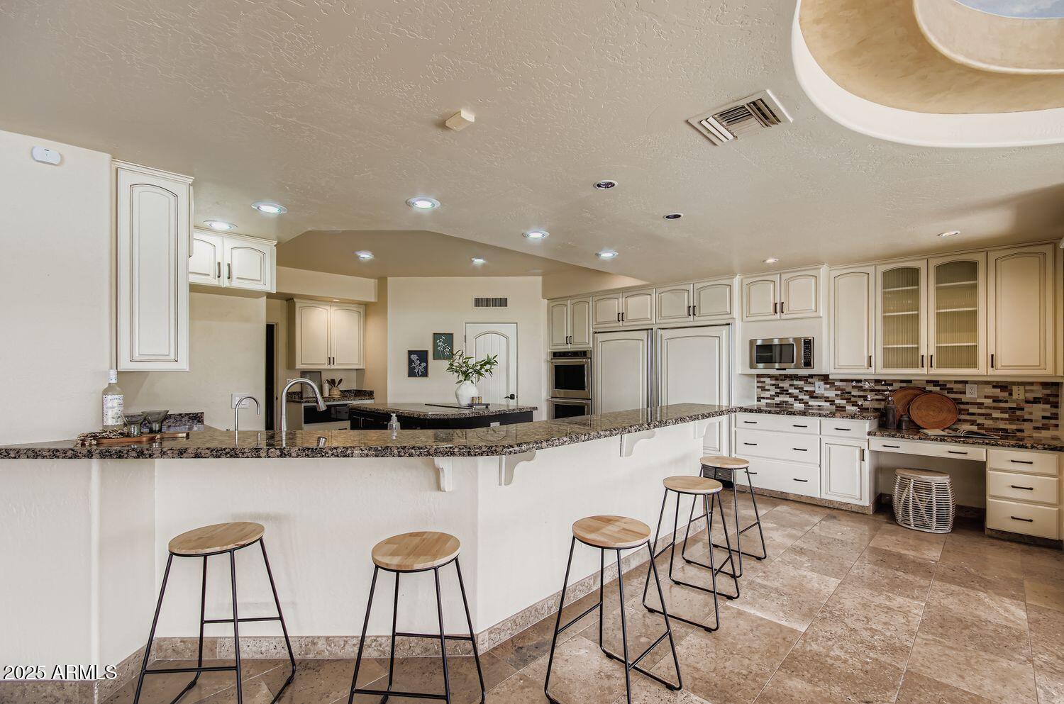 9247 North 24th Way Phoenix, AZ 85028 - Photo 12 of 99 9247 n 24th way - Web Quality - 009 - 14