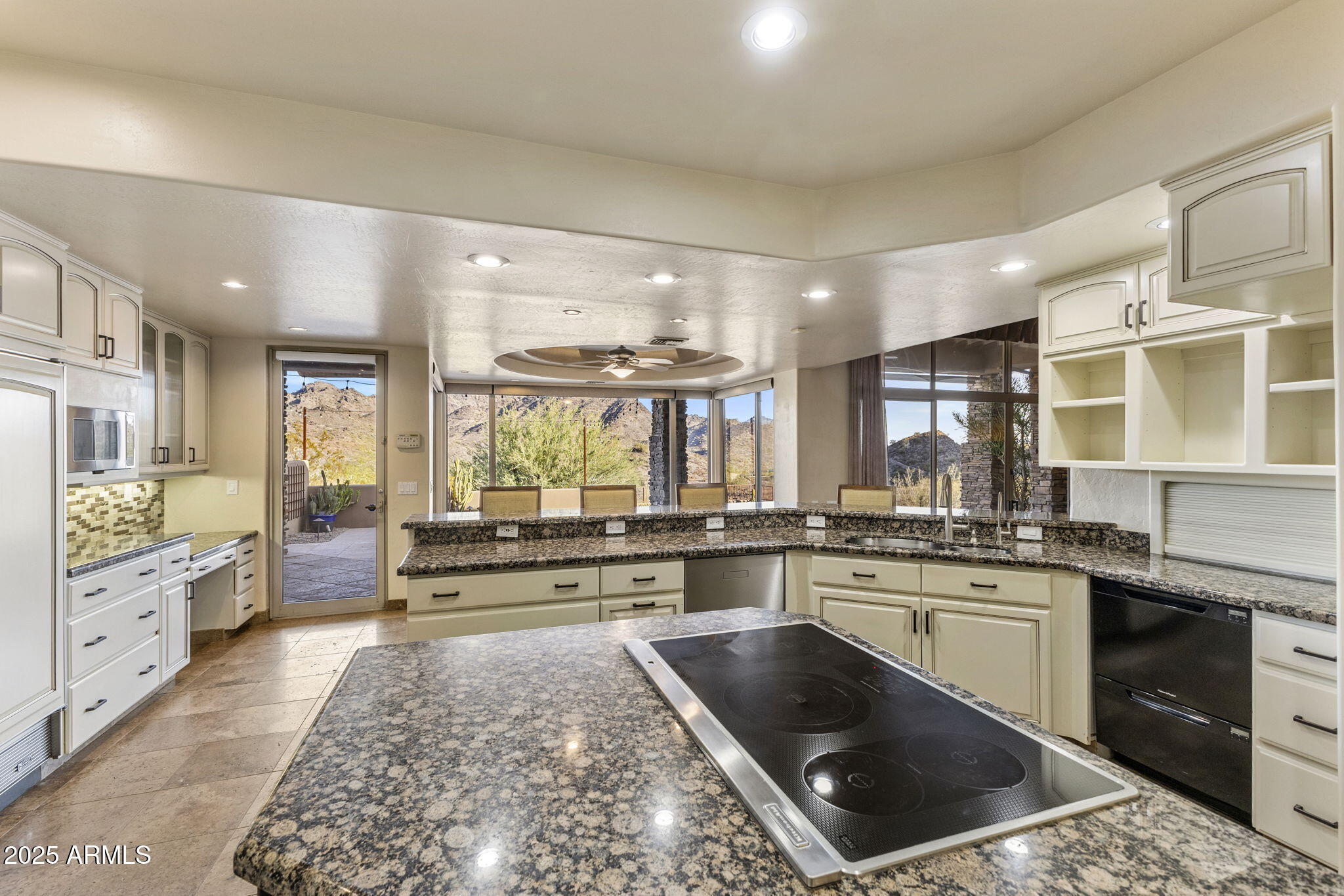 9247 North 24th Way Phoenix, AZ 85028 - Photo 14 of 99 36-web-or-mls-IMG_2118